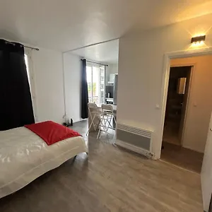 Tres Lumineux Et Equipee En Pleine Avenue ! Appartement Le Kremlin-Bicêtre
